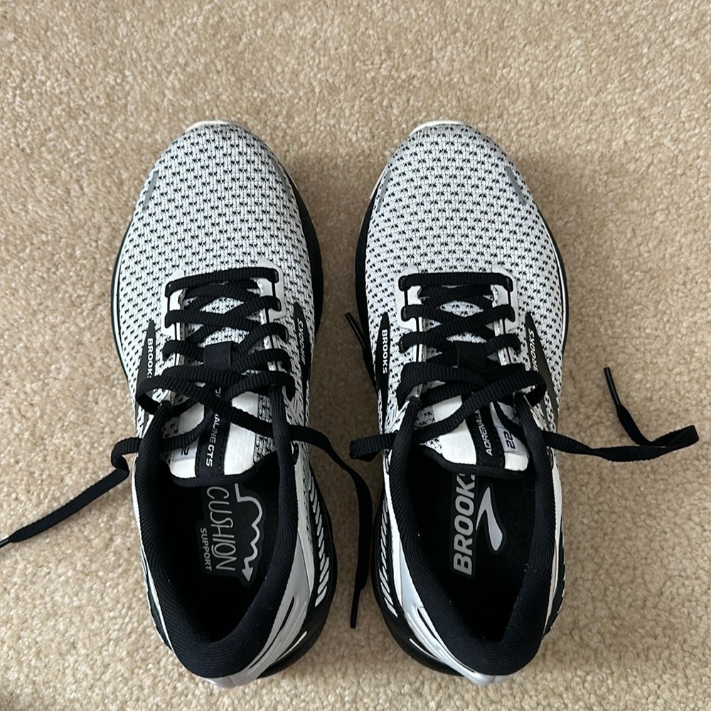 Brooks Adrenaline GTS 22 women’s running shoes